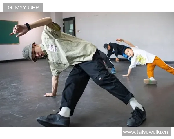 舞动人生：王娜在街舞世界中的坚持与梦想探索